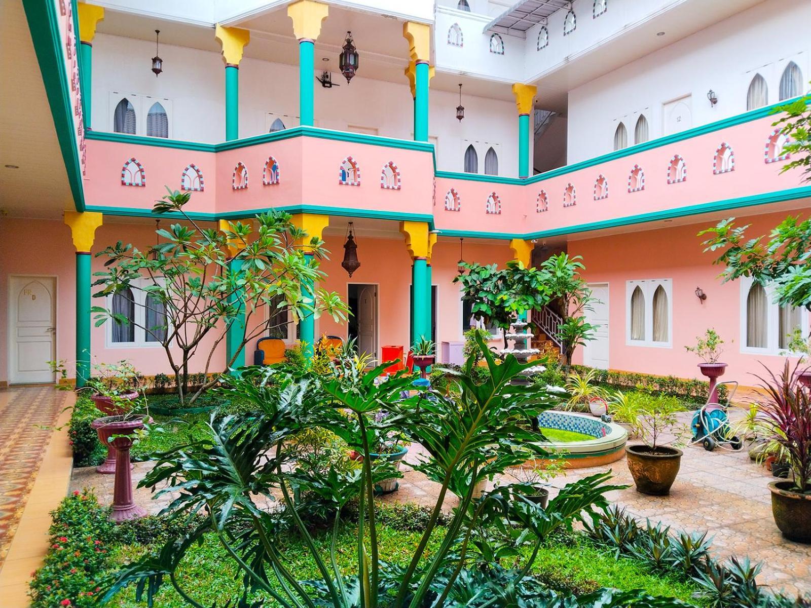 Готель Grand Shaqilla Syariah Deli Tua Екстер'єр фото